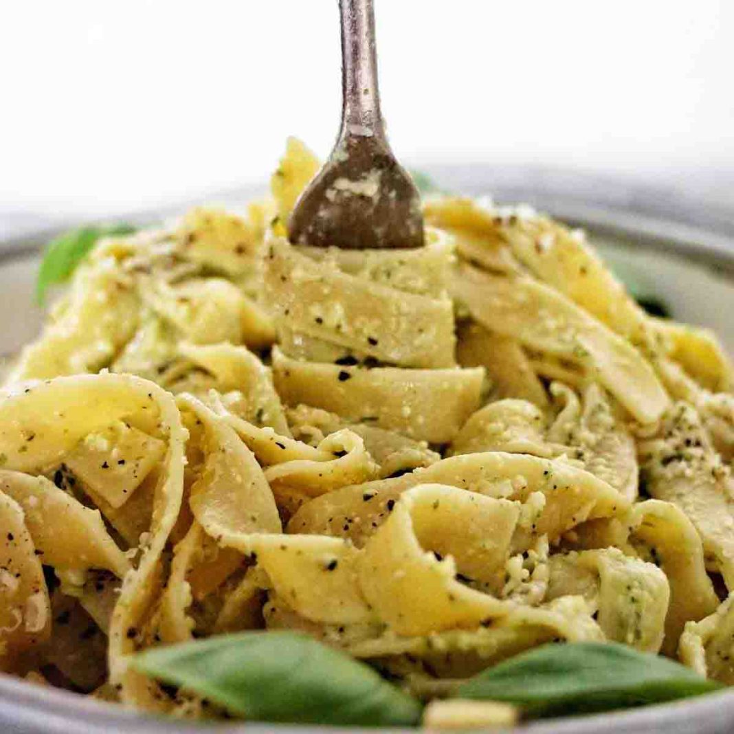 Tagliatelle al pesto receta clásica Made in Italia