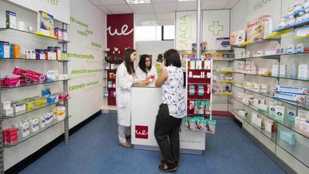 Los enfermeros advierten que vacunar de la gripe y hacer pruebas Covid en farmacias es un riesgo