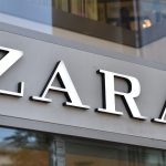 Luce sofisticada y cómoda con la minifalda de Zara a un precio irresistible
