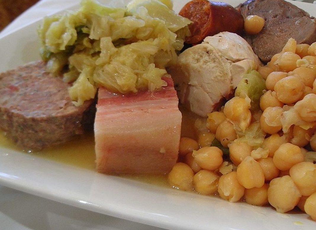 LA PREPARACIÓN DE LAS VERDURAS DEL COCIDO MADRILEÑO