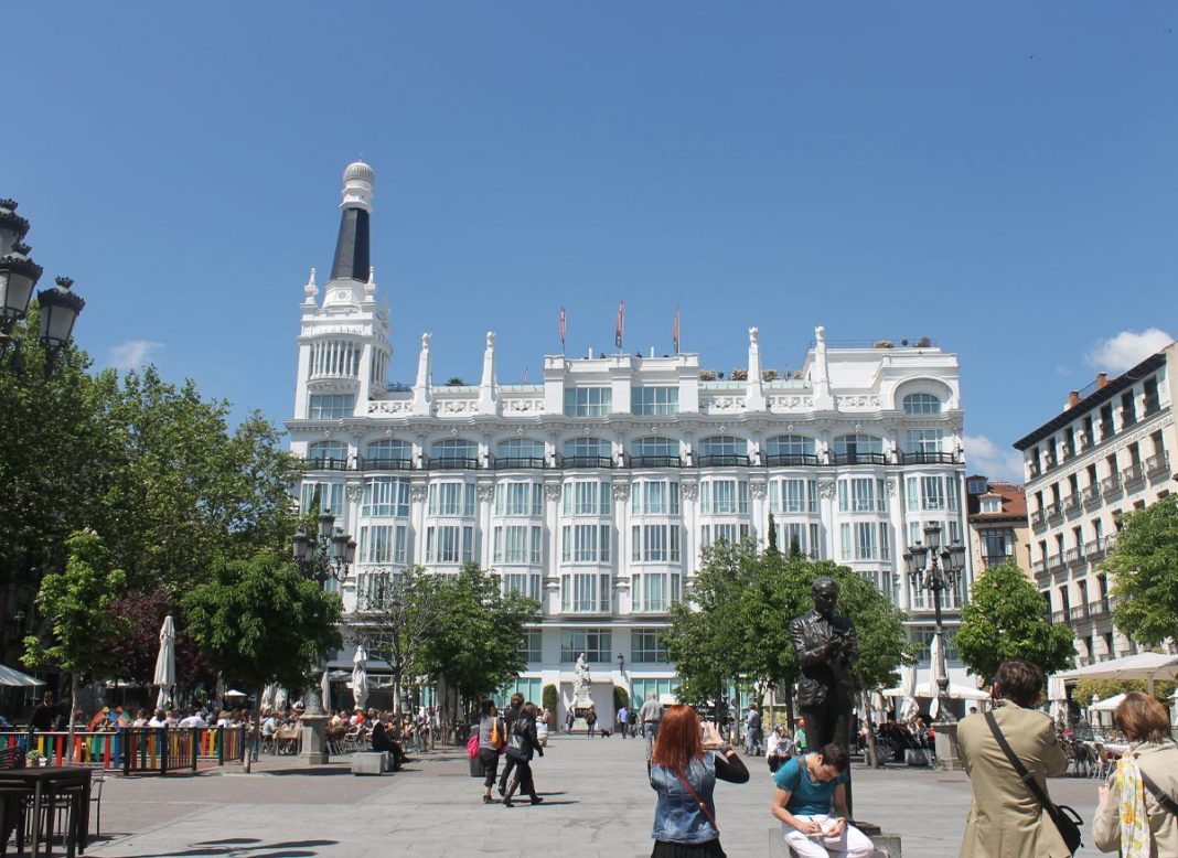 Secretos que no conoces de la Plaza de Santa Ana de Madrid