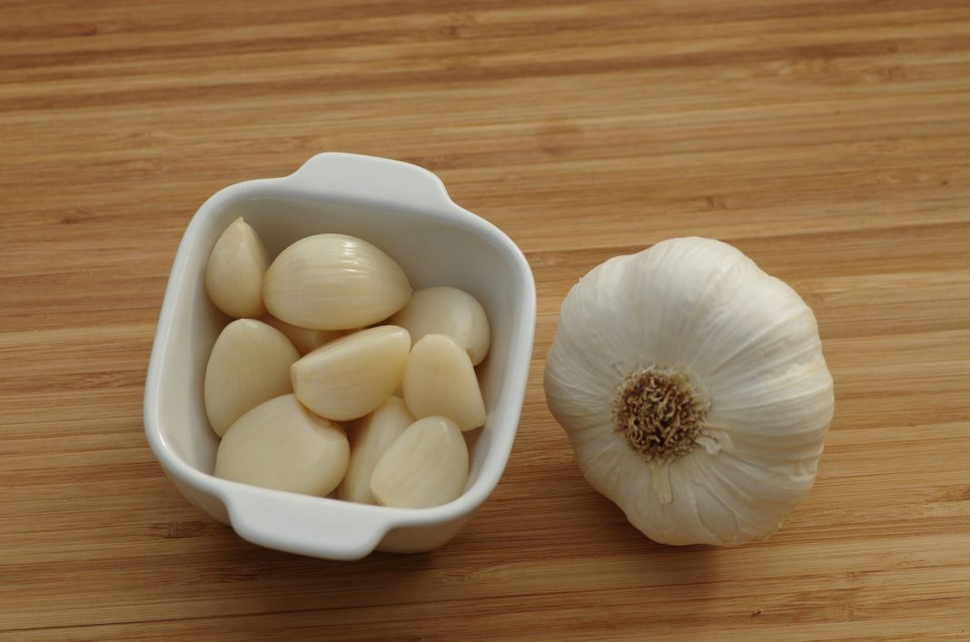 El truco infalible para quitarte el olor de ajo de las manos