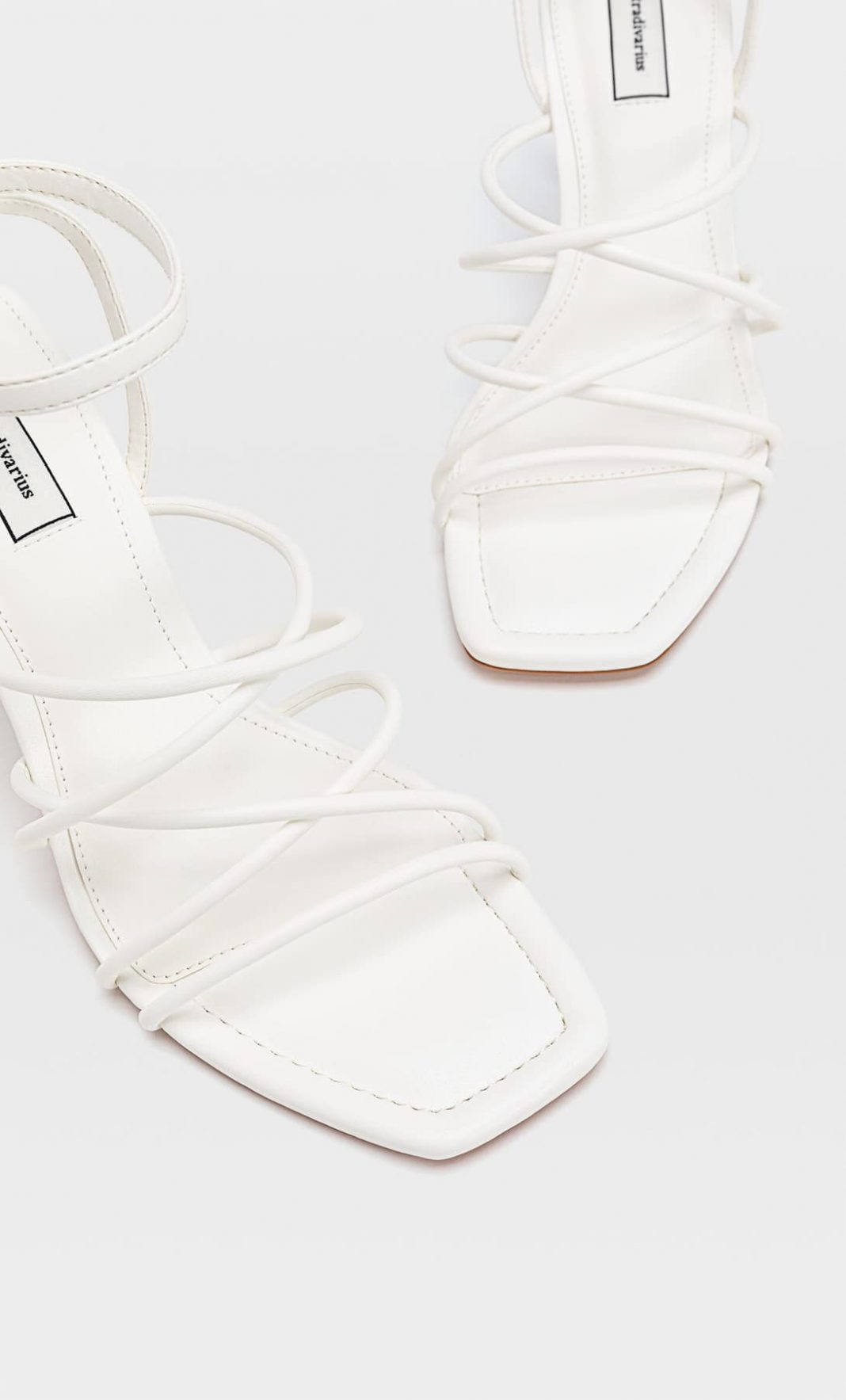 sandalias blancas stradivarius