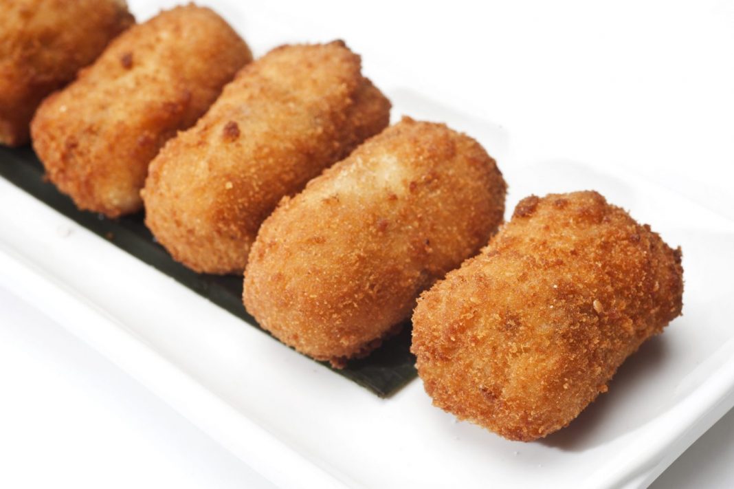 formar croquetas marisco