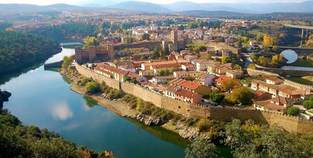 Buitrago de Lozoya: la villa amurallada