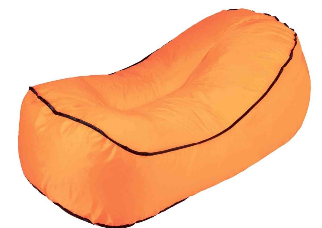 Sofá inflable naranja