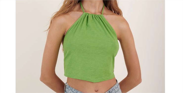 Top tipo halter con escote en la espalda