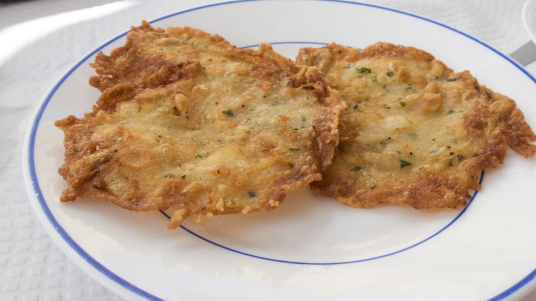 Último paso para hacer la tortilla de camarones