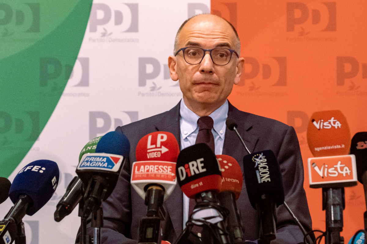 Enrico Letta promete una oposición "dura" y anuncia su dimisión como