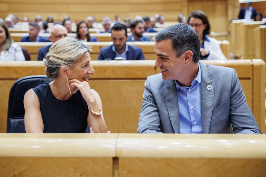 Sánchez y Díaz esperan a Puigdemont tras renovar su alianza