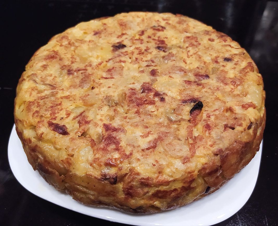 utensilios girar tortilla de patatas