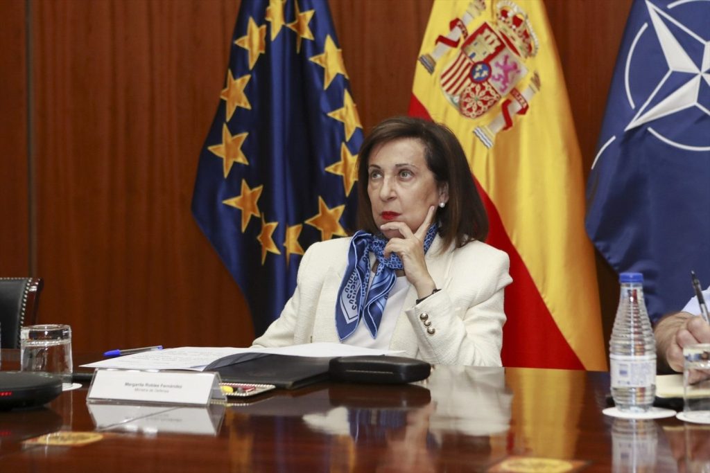 La detención de dos agentes del CNI pone en alerta a Margarita Robles