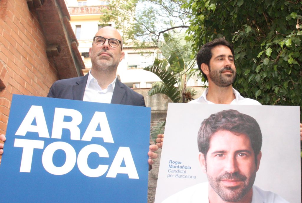 Roger Montañola (dcha) y Genís Boadella (izda), candidato de EspaiCiU-PDeCat por Barcelona