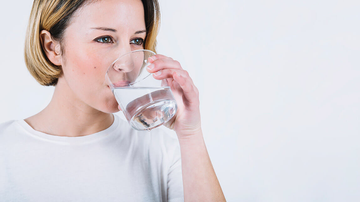 Bebe agua a temperatura ambiente si estás enfermo