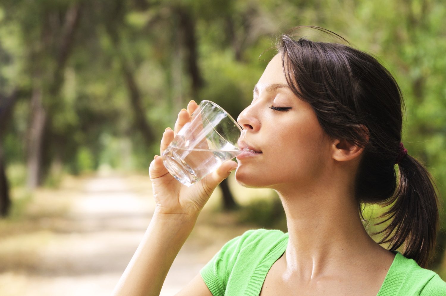 Utiliza una botella de agua reutilizable