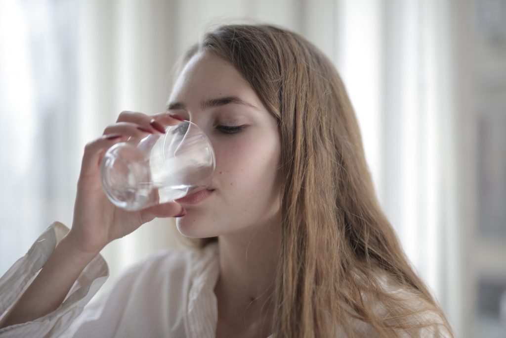 beber agua tras comer picante