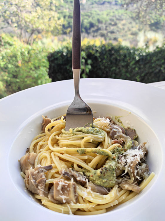 spaghetti con setas y pesto de pepino y frutos secos 11 1 Moncloa