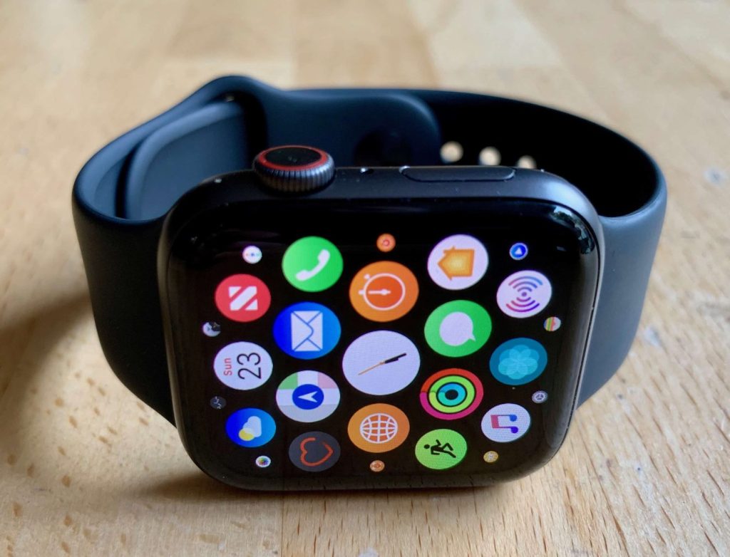 Apple Watch Series 4 review App carousel Moncloa