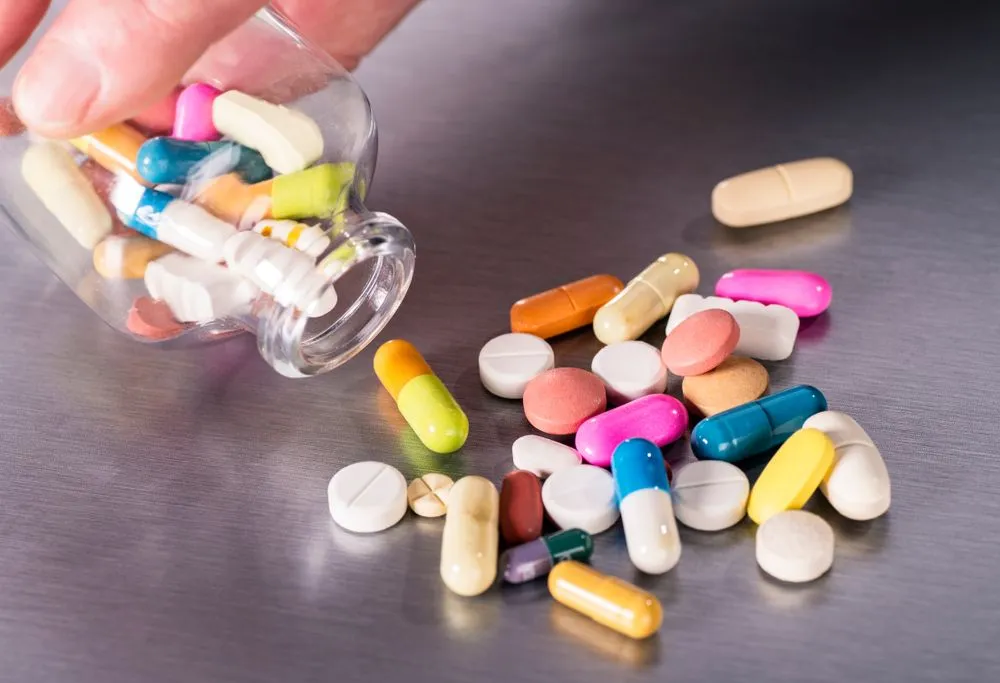 ¿Cómo minimizar los efectos secundarios de los antibióticos?