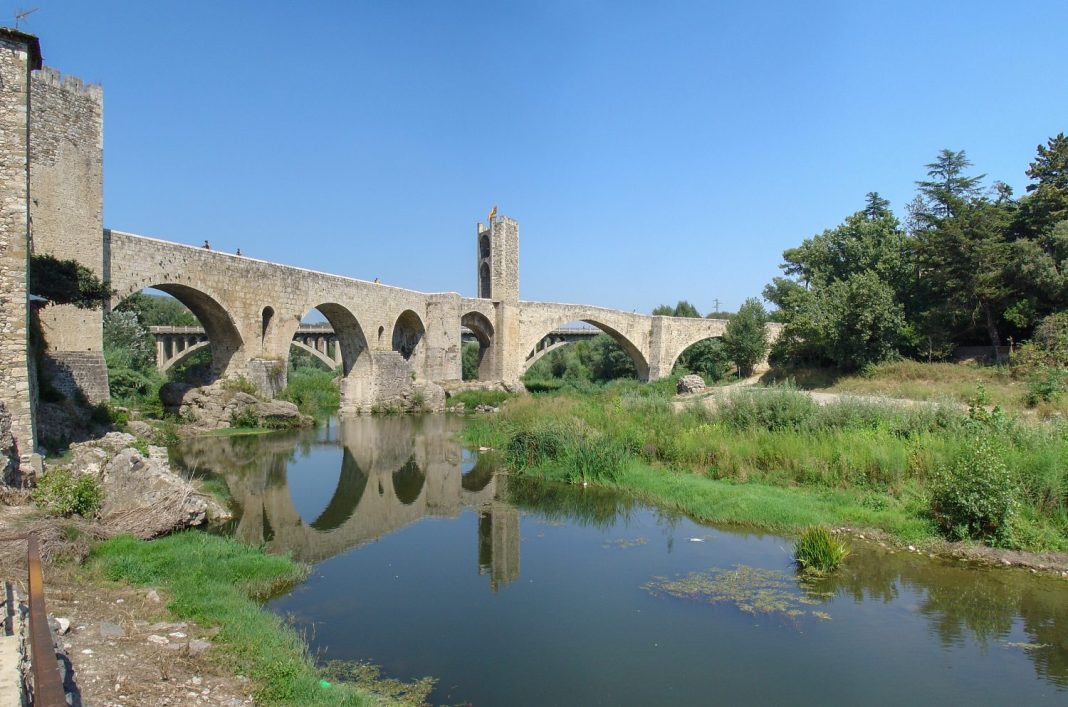 puente de besalu