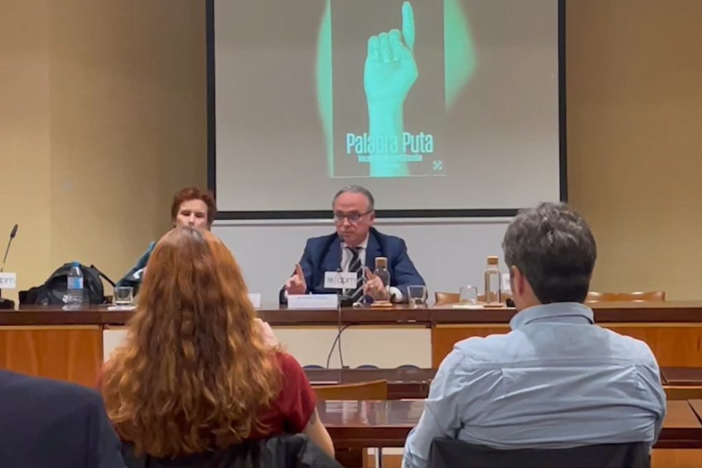 Urdaci en la presentación de 'Palabra Puta' en la APM