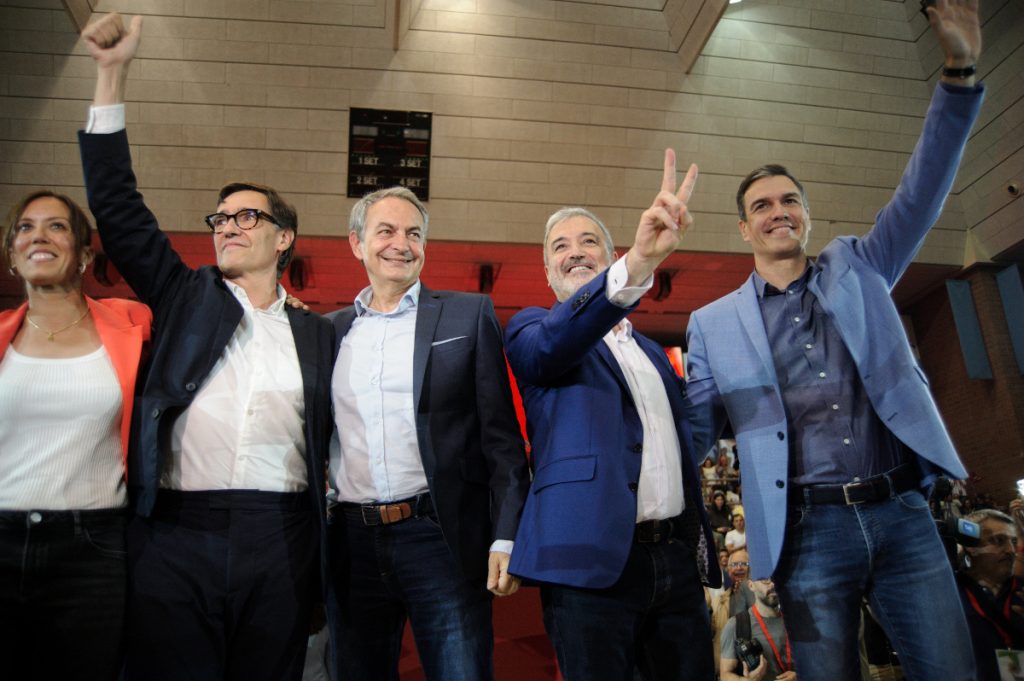 Jaume Collboni junto Zapatero, Pedro Sánchez y arropado por Salvador Illa
