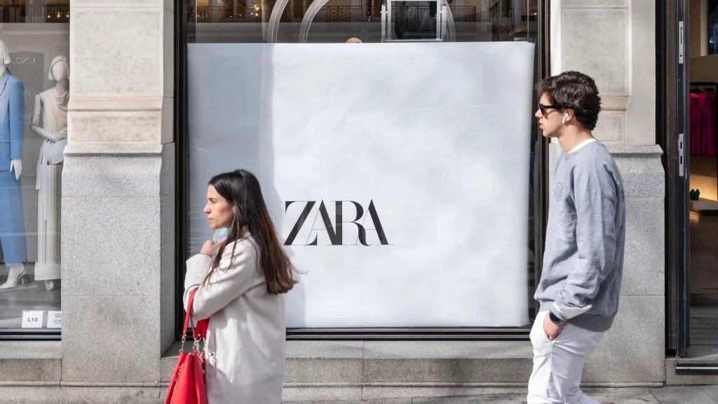 Zara conquista la tendencia coquette: El vestido rosa ideal para bajitas. ¡Deslumbra con estilo!