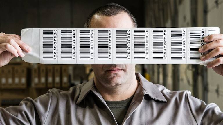 a warehouse worker holding up a sheet of bar code 2021 08 28 23 39 39 utc Moncloa
