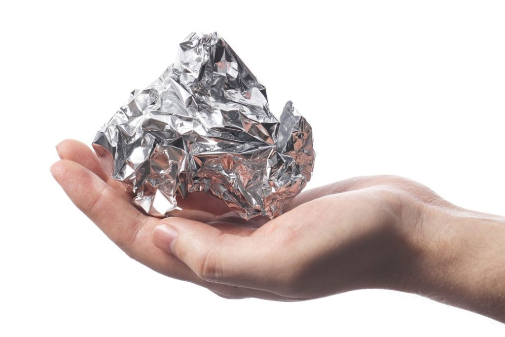 Bola de papel aluminio en la sartén: la solución para dejarla como recién  comprada