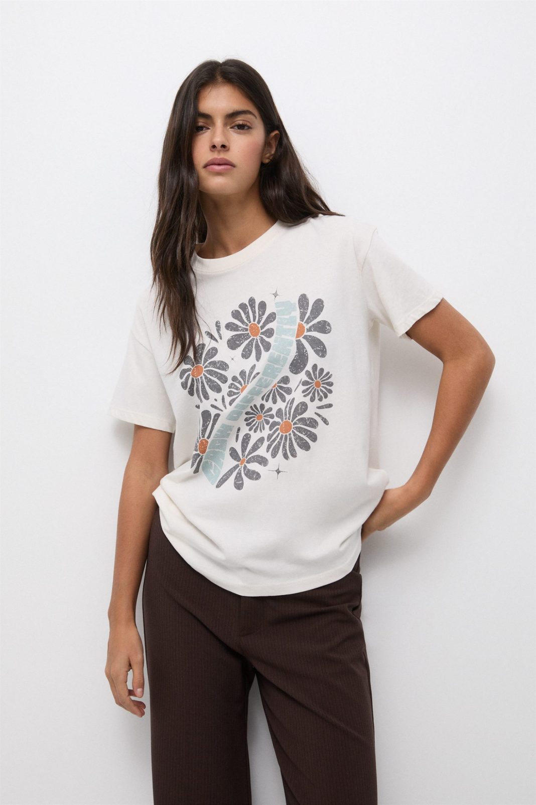 camiseta flores pull&bear