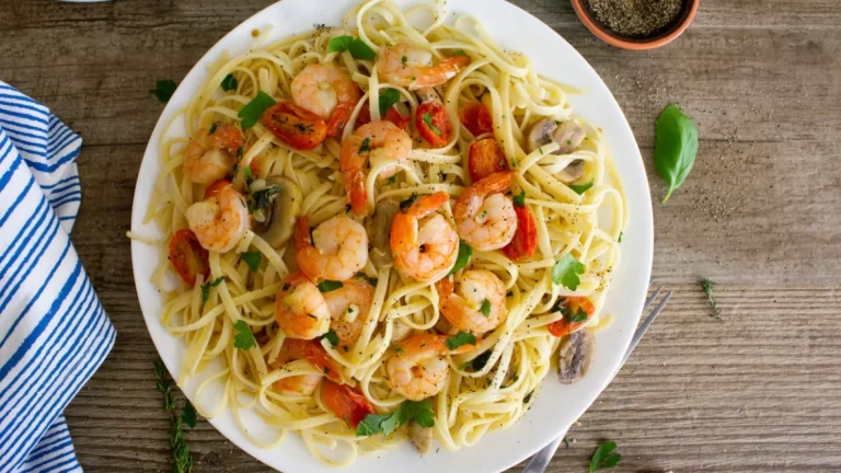 Pasta al ajillo con gambas: Sorprende en San Valentín con una cena rápida y deslumbrante