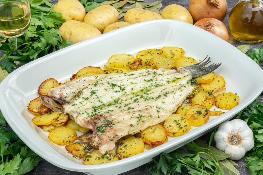 lubina al horno con patatas Moncloa