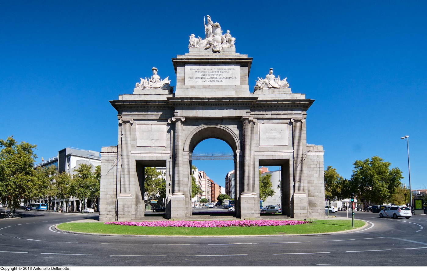 EL ENCANTO DE LAS PUERTAS DE TOLEDO