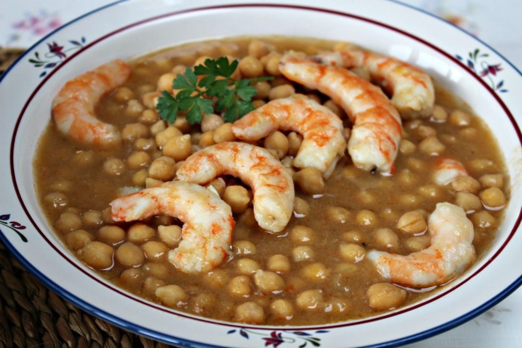 garbanzos con langostinos 1 Moncloa