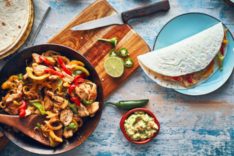 Fajitas de pollo salteado: una delicia mexicana