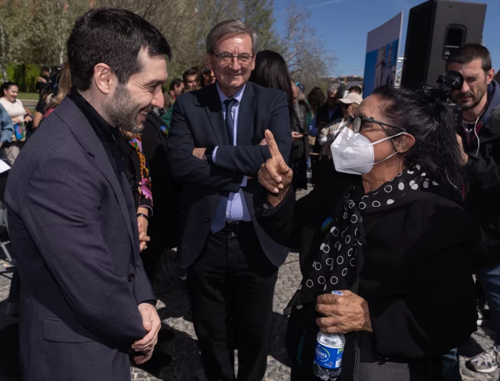 Colectivos vecinales piden a Elma Saiz y Pablo Bustinduy exigir los cambios de la normativa y los procedimientos que sean necesarios para que tales derechos lleguen los madrileños en grave emergencia social.