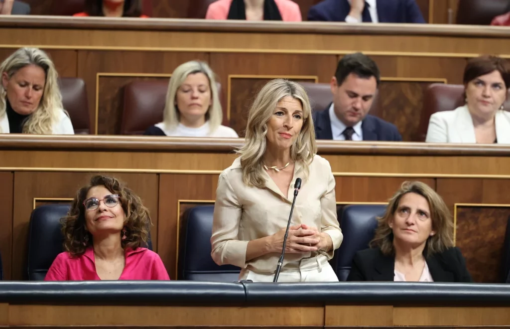 Yolanda Díaz, líder de Sumar, enfrentada con Podemos