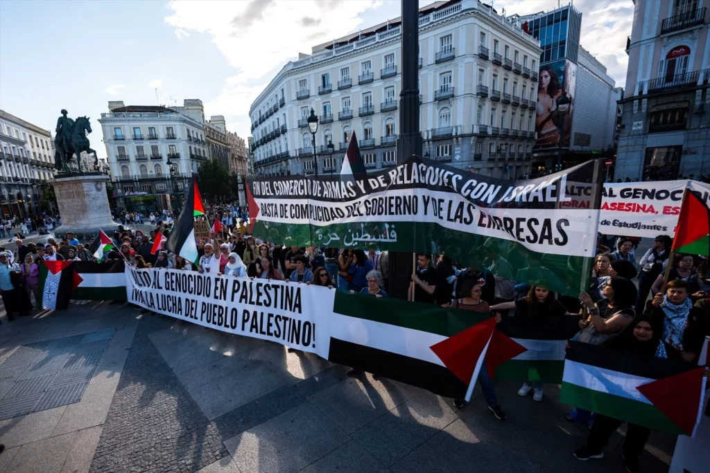 EuropaPress 5969020 cientos personas quinta movilizacion estatal apoyo palestina puerta sol 18 Moncloa