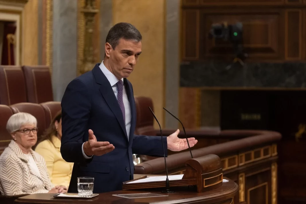 Pedro Sánchez, líder del PSOE y presidente del Gobierno, entrega la amnistía para que la apliquen los jueces