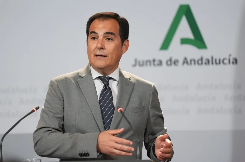 Juanma Moreno fortalece la ley de incompatibilidades para evitar el exceso de ‘favores’