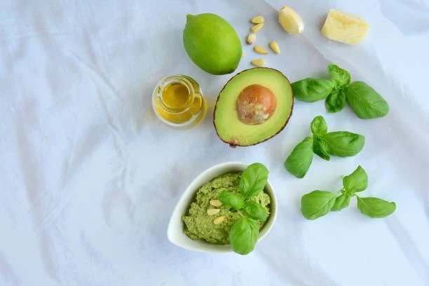 Cómo realizar el pesto de aguacate