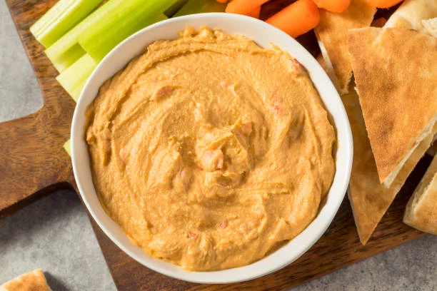 Preparación del hummus de piquillo con garbanzos