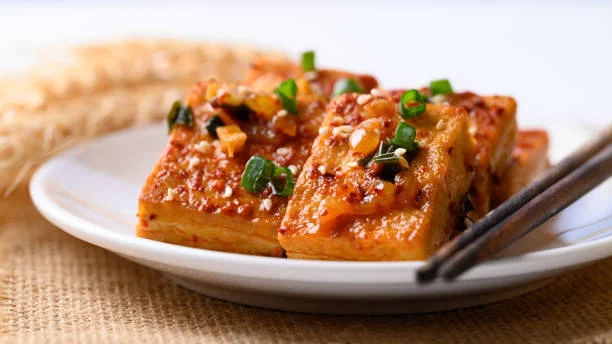 Preparación del tofu laqueado