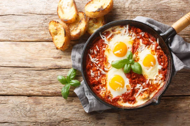 Huevos a la pizza: el desayuno viral que tienes que probar