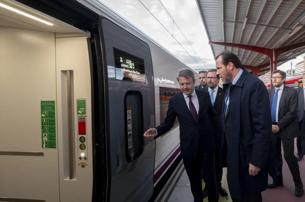 Óscar Puente recibe una queja más por el retraso en las obras de las estaciones de tren