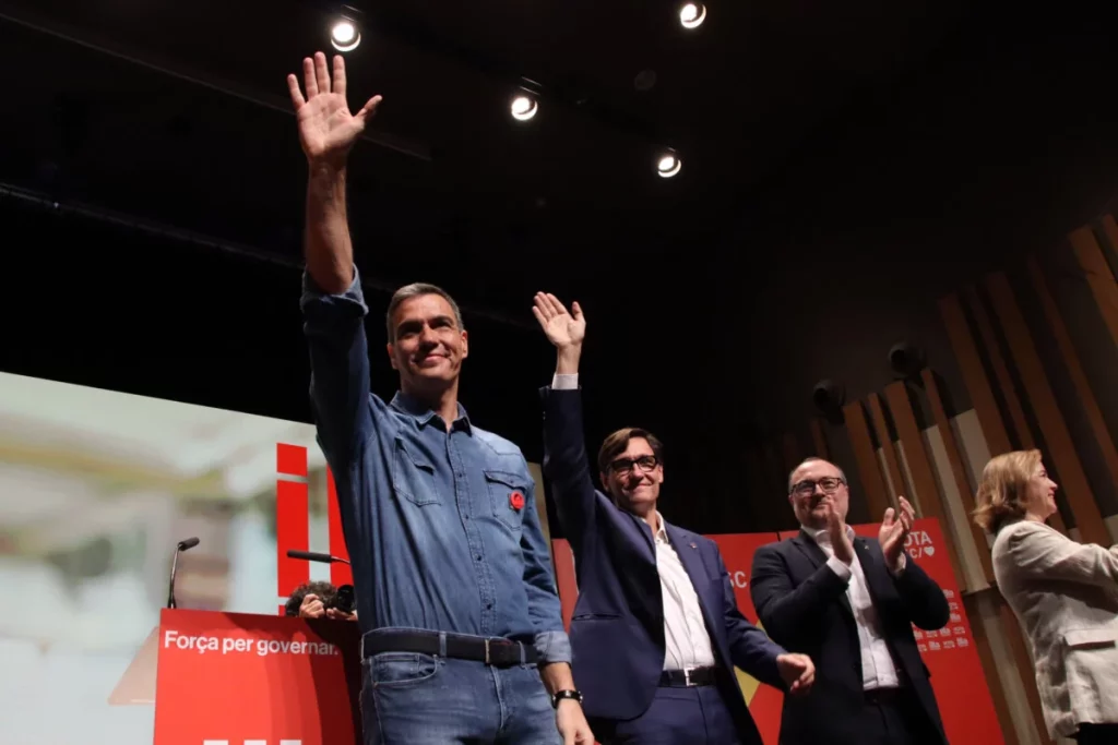 Pedro Sánchez y Salvador Illa en uno de los mítines de campaña