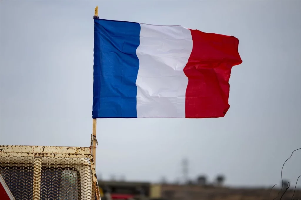 EuropaPress 5731412 bandera francia tractor agricultores franceses corte a 9 francesa Moncloa