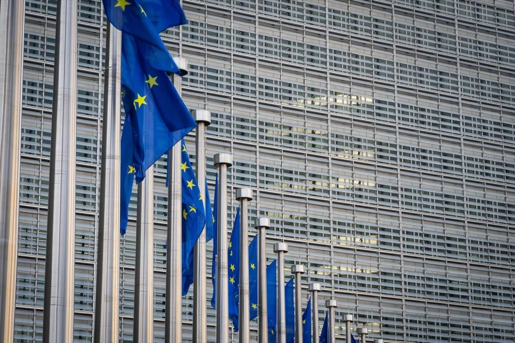 EuropaPress 5893887 banderas union europea ue frente sede comision europea bruselas belgica Moncloa