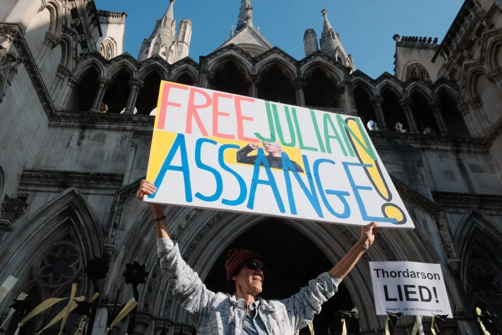 La comunidad pedía libertad de Julian Assange