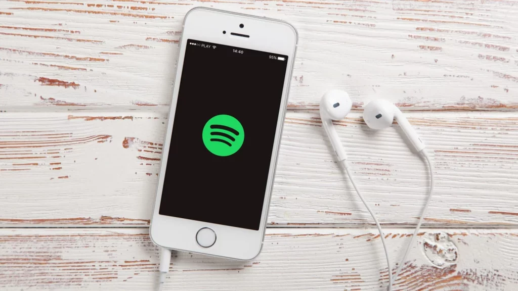 Qué implicaciones tiene que Spotify siga elevando su precio